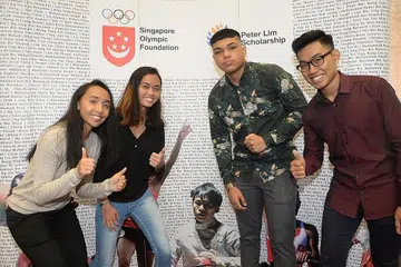 PENERIMA BIASISWA: (Dari kiri) Hajaratih Johana, Nur Izlyn Zaini, Dinie Hakeem Abdul Rahman dan Mohd Irwan Abdul Rahman merupakan antara 335 pelajar atlit yang telah menerima Biasiswa SOF-Peter Lim semalam. - Foto JOHARI RAHMAT