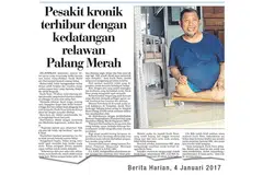 ALLAHYARHAM MUHD NOOR DOL: Keratan akhbar mengenai Allahyarham yang menghidap barah hati dan menggunakan papan beroda untuk bergerak kerana lumpuh.