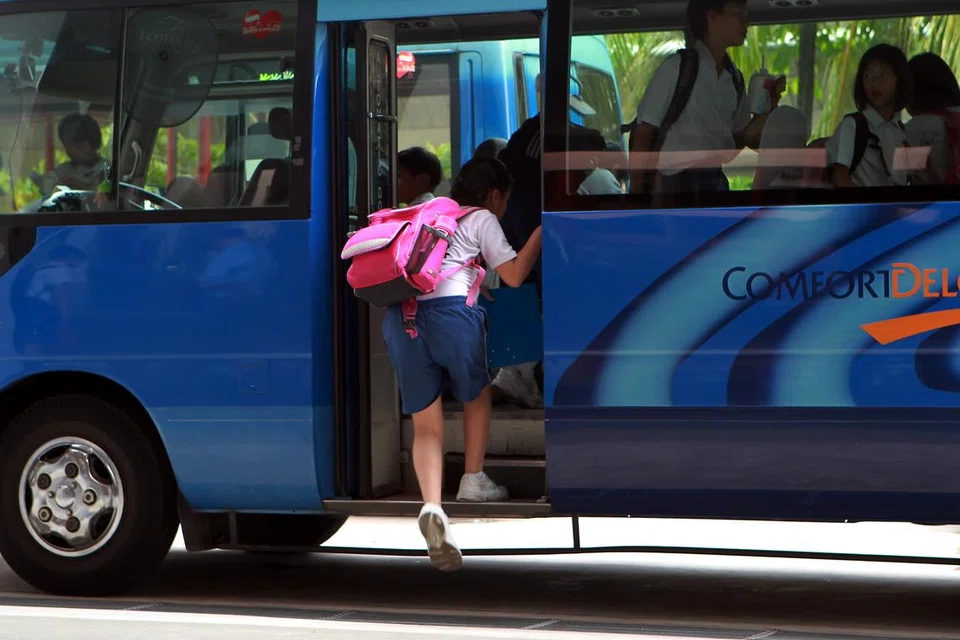 PENINGKATAN KOS: Pengendali bas sekolah di Singapura bakal menaikkan had harga tambang bas sekolah sebanyak 13 peratus dari kos tambang yang tertulis dibawah kontrak.