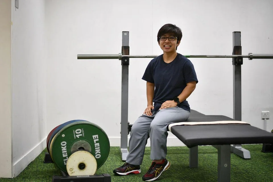 IMPIAN SEJAK KECIL MAHU KE PARALIMPIK: Aini menjadi warga Singapura pertama bersaing dalam angkat berat di Sukan Paralimpik Tokyo 2020. - Foto BH oleh ARIFFIN JAMAR