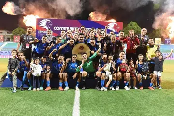 PIALA PERTAMA PEMBUKAAN MUSIM: Home United menjulang Perisai Masyarakat SPL selepas berjaya menewaskan Albirex Niigata di Stadium Jalan Besar pada 23 Februari 2019.