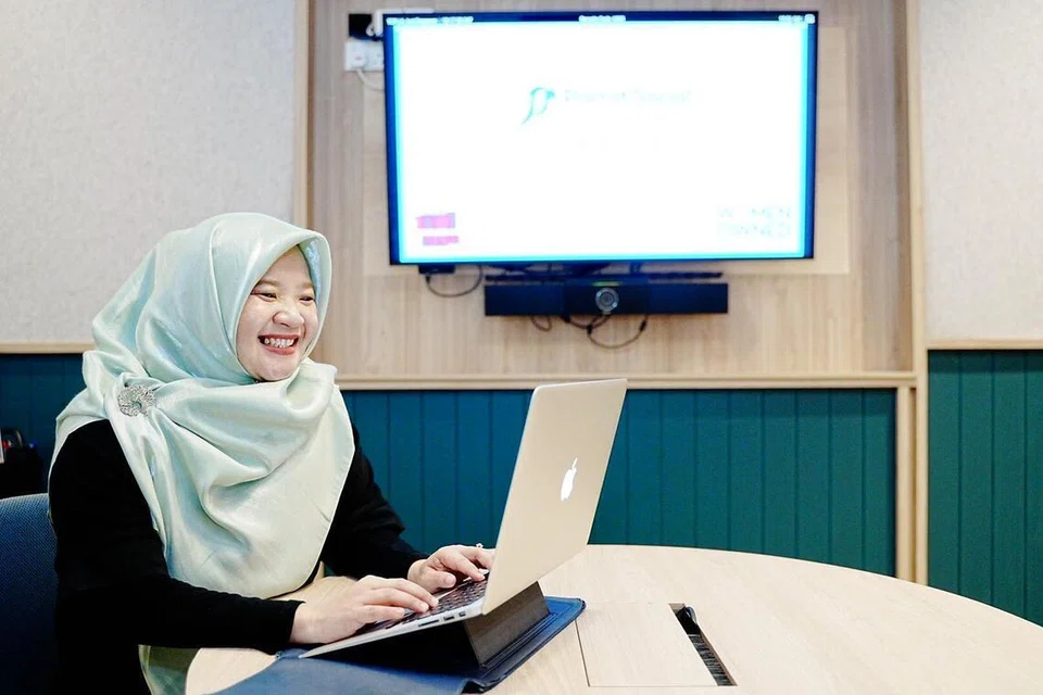 Cik Hamidah menyifatkan penguasaan AI bukan lagi satu kemewahan, tetapi syarat wajib bagi perniagaan kecil untuk terus bersaing dalam pasaran serantau.