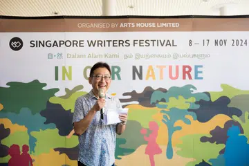 Pengarah festival, Pesta Penulis Singapura, Encik Yong Shu Hoong, menyampaikan ucapan semasa majlis pelancaran pada 4 September.  