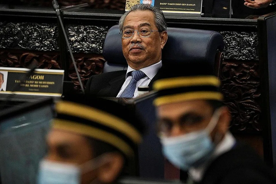 AWASI KEADAAN: Perdana Menteri Tan Sri Muhyiddin berkata beliau akan mengawasi dengan teliti lima menteri yang belum mengisytiharkan harta mereka. Langkah mengisytiharkan harta itu sejajar dengan Pelan Antirasuah Kebangsaan (NACP) Malaysia. - Foto REUTERS