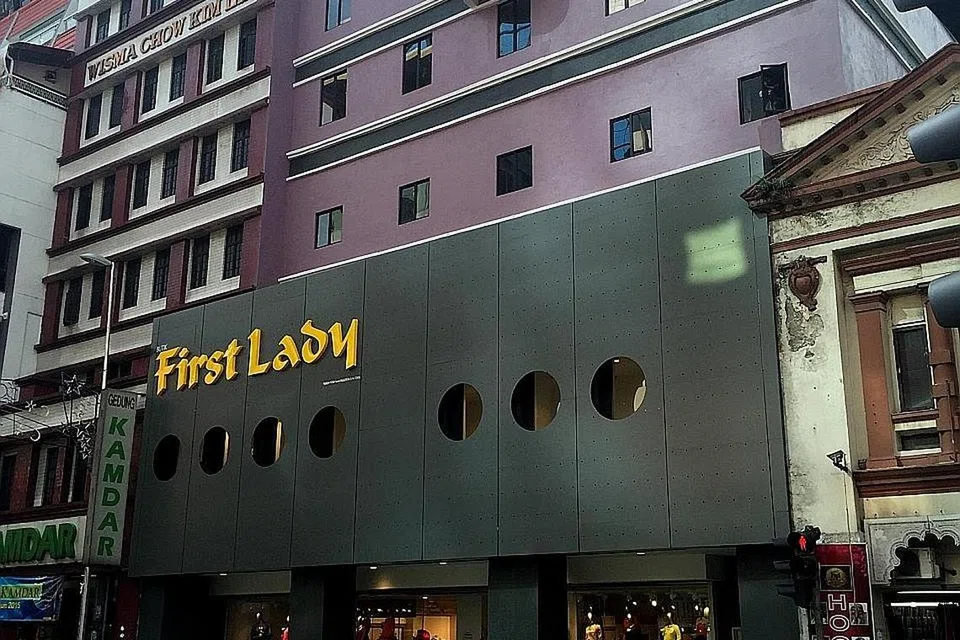 TINGGAL SATU: Satu-satunya gedung First Lady yang terletak di bangunan milik Second Chance Properties Ltd di Jalan Tuanku Abdul Rahman di KL akan dikekalkan. - Foto fail