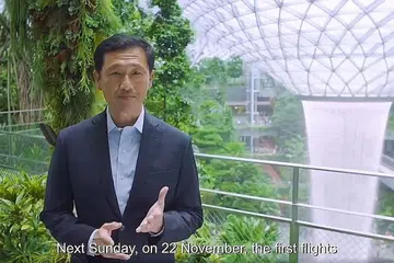 BUAT PENYESUAIAN: Encik Ong akur ada sedikit kos yang perlu ditanggung, sedikit gangguan dan ketidakselesaan untuk ujian, namun "ini adalah perubahan besar berbanding dengan rejim sekarang dan di seluruh dunia". - Foto ONG YE KUNG / FACEBOOK