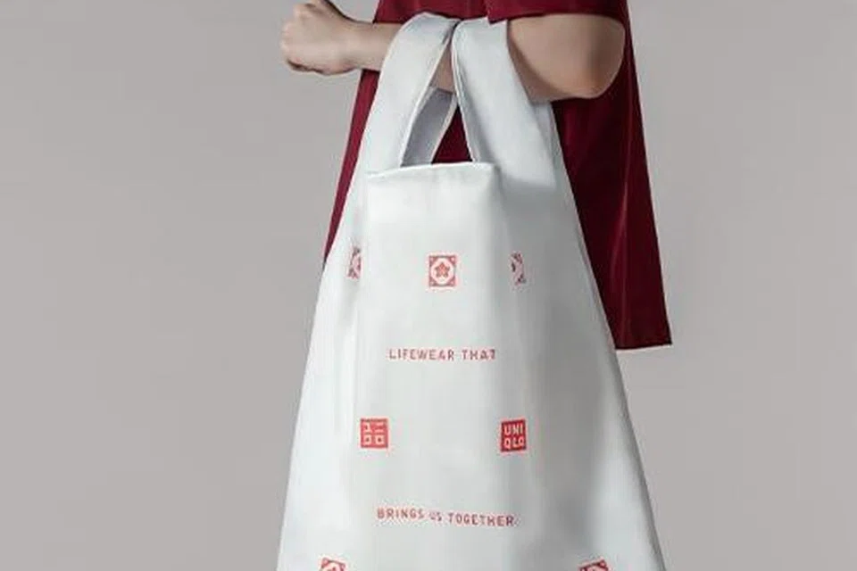 Khusus untuk pengguna aplikasi Uniqlo, dapatkan beg jinjing eksklusif edisi Singapura dengan pembelian $59 ke atas di semua cawangan Uniqlo kecuali di Terminal 1, Lapangan Terbang Changi.