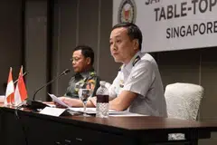 BG Tan (kanan) berkata walau unit pertempuran SAF ditugas untuk mengekalkan keberkesanan operasi dalam mempertahankan negara, mereka juga perlu mengamakan piawaian keselamatan yang tinggi. 