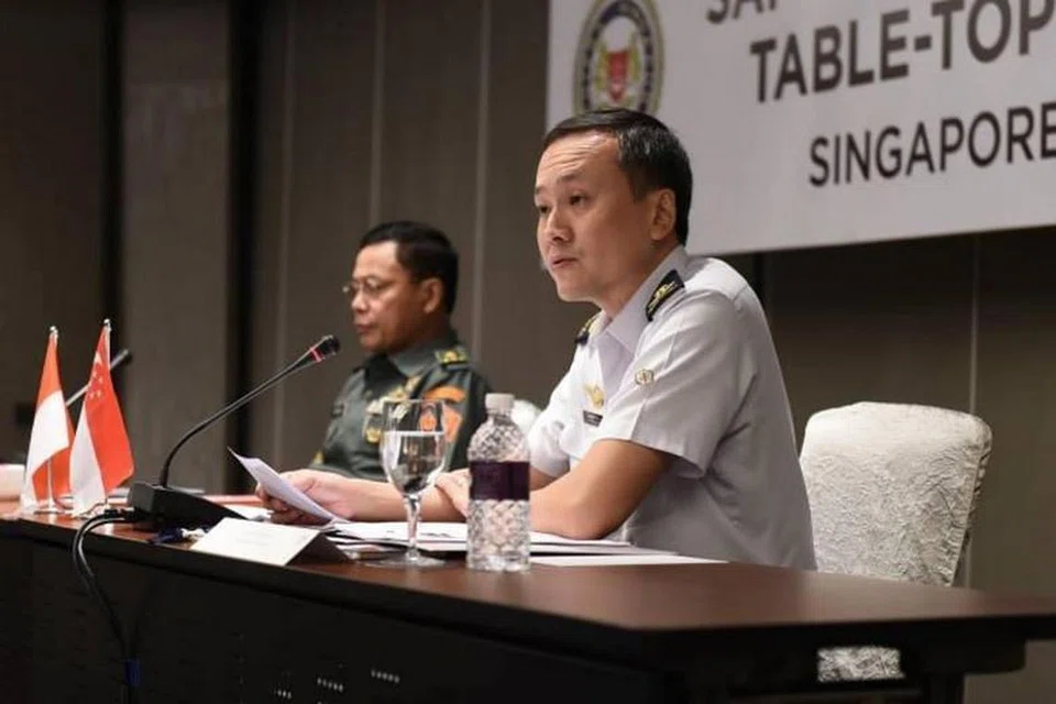 BG Tan (kanan) berkata walau unit pertempuran SAF ditugas untuk mengekalkan keberkesanan operasi dalam mempertahankan negara, mereka juga perlu mengamakan piawaian keselamatan yang tinggi. 