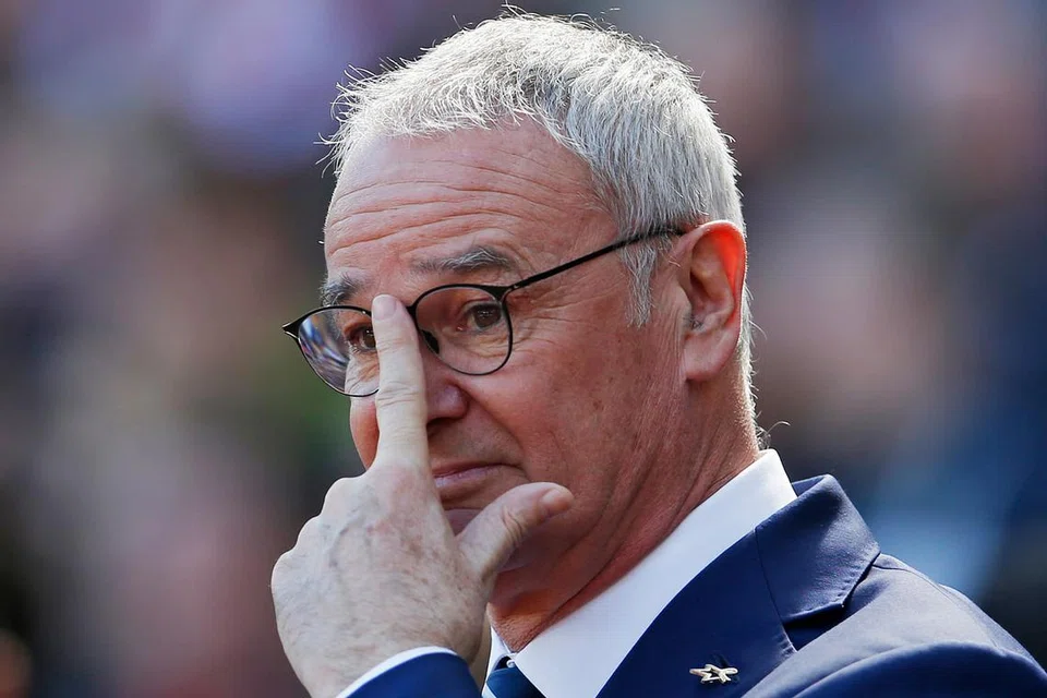 DI AMBANG KEJAYAAN: Pengurus Leicester, Claudio Ranieri, begitu emosi sebaik saja pasukannya mengorak satu lagi langkah - menewaskan Sunderland kelmarin - untuk menjulang trofi kejuaraan Liga Perdana musim ini.