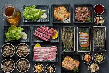MENU BARU: Antara sajian yang ditawarkan Seoul Garden dalam menu barunya setelah rangkaian restoran yang sebelum ini menawarkan sajian bufet barbeku Korea beralih kepada konsep 'a la carte'. - Foto SEOUL GARDEN