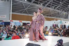 BERMACAM PILIHAN: Bermacam reka bentuk pakaian pengantin akan diperagakan untuk menjadi santapan mata para pengunjung, sekaligus boleh dijadikan inspirasi kepada bakal-bakal pengantin, di acara anjuran MegaExpress International.  
