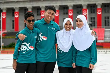 Cik Nurulhuda Abu Bakar (dua dari kanan), seronok dapat terlibat sama dalam Perbarisan Hari Kebangsaan kerana berpeluang mengukir kenangan bersama ketiga-tiga anaknya berbaris dalam kontinjen Goodhood.sg. Anak-anak beliau terdiri daripada (dari kiri) Ahmed Rami Alias, Adam Ajuard Alias dan Aisyah Aliyah Alias.