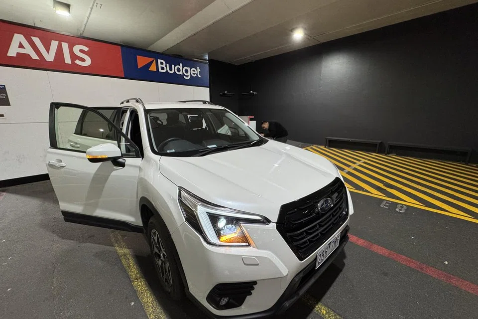 Kereta sewa Subaru Forester ditempah daripada Avis.