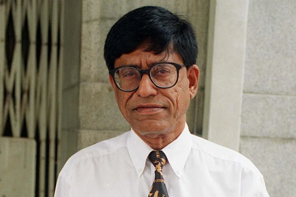 Peguam dan bekas pengarah Jabatan Ehwal Komersial (CAD), Encik Glenn Knight terlibat dalam penubuhan CAD pada 1984 selepas bertahun-tahun terlibat sebagai pendakwa beberapa kes jenayah berprofil tinggi.