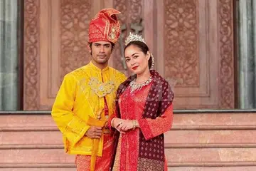 'HERO MELAYU': Remy Ishak bakal berpadu tenaga dengan pelakon cantik, Maya Karin, menerusi naskhah teater 'Tun Fatimah' di Panggung Bangsawan Melaka pada 20 dan 21 Oktober ini. - Foto MSTAR ONLINE