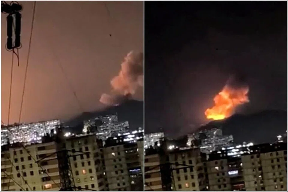 Kepulan asap kelihatan naik selepas satu letupan pada awal pagi di Caracas, Venezuela, pada 3 Januari.