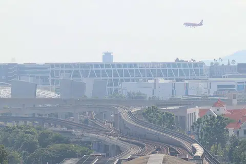 Pusat pemikir Institut Ehwal Antarabangsa Singapura (SIIA) mengeluarkan amaran tahap ‘merah’ pada 24 Jun yang menandakan risiko tinggi jerebu rentas sempadan teruk yang boleh menjejas Brunei, Indonesia, Malaysia dan Singapura sepanjang separuh kedua 2026.