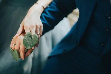 Saat melafaz, ‘aku terima nikahnya’ itu merupakan detik apabila dua jiwa bersatu, melangkah bersama menuju ke satu perjalanan hidup, berlandaskan cinta, tanggungjawab dan keredaan Tuhan yang satu.