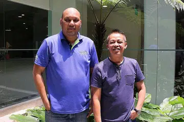 MEMAINKAN PERANAN LEBIH BESAR : Encik Eruandee Prayitna (kiri) dan Encik Mohamed Nor Ismail, atau lebih dikenali dengan panggilan Kino, mahu memainkan peranan lebih besar sebagai bapa kepada anak-anak mereka. - Foto BH oleh ZUBAIDAH MOHAMMED EUSOFF