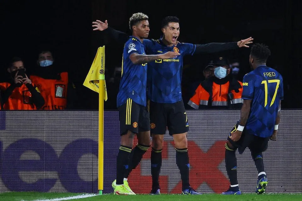 TEMUI SASARAN: Bintang United, Cristiano Ronaldo (tengah), meraikan golnya bersama rakan sepasukan lain semasa kemenangan ke atas Villareal. - Foto AFP 