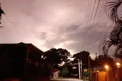 Meteor kecil dapat dilihat di langit Luzon, pulau di utara Filipina. Ini merupakan hanya meteor kesembilan yang dapat disaksikan manusia sebelum ia mendarat di bumi.