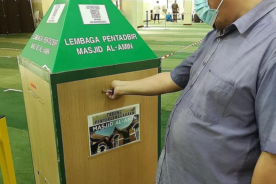 SEDEKAH UNTU BANTU MASJID: Pahala bersedekah untuk membantu membangunkan masjid akan terus mengalir kepada kita walaupun selepas seribu tahun kita meninggal dunia kerana inilah yang dinamakan amal jariah iaitu amal yang berterusan dan yang berkekalan setelah mati - Foto MASJID AL-AMIN