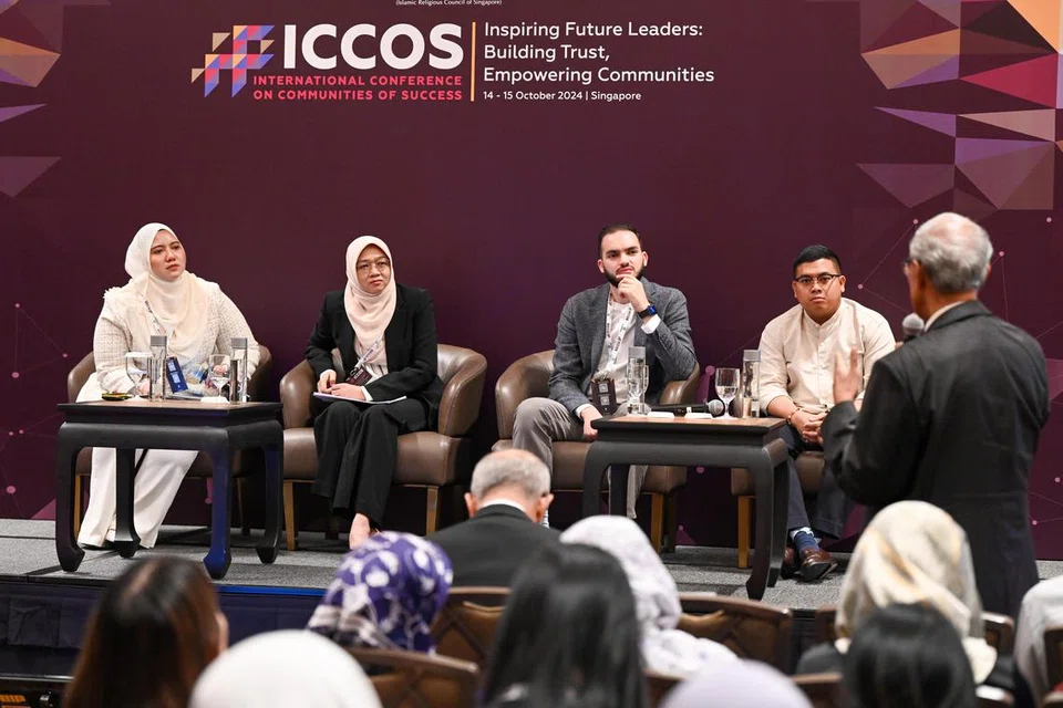 (Dari kiri) Naib Presiden Mendaki Club, Cik Amalina Abdul Nasir sebagai moderator; Ketua Pegawai Eksekutif, KidSTART Singapore Limited, Cik Rahayu Buang; Pengasas Bersama, LaunchGood, Amerika Syarikat, Encik Omar Hamid; Pengasas Bersama  Project Hills, Encik Zulhaqem Zulkifli di panel perbincangan Peningkatan Sosial dan Pemerkasan. 