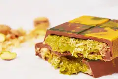 Jenama Dubai Fix Dessert Chocolatier, terkenal dengan produk, Can’t Get Khanafed Of It. 