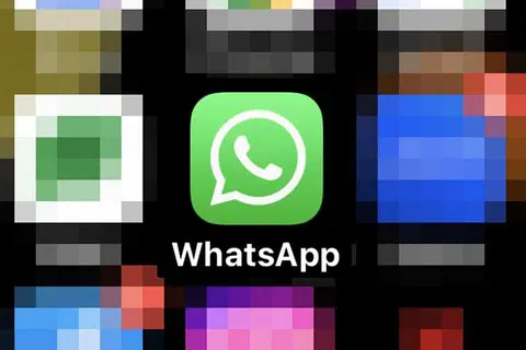 KHIDMAT TERJEJAS: Gangguan khidmat WhatsApp telah menjejas lebih 20,000 pengguna di Singapura, menurut laman web penjejakan gangguan downdetector.com. - BENJAMIN SEETOR 