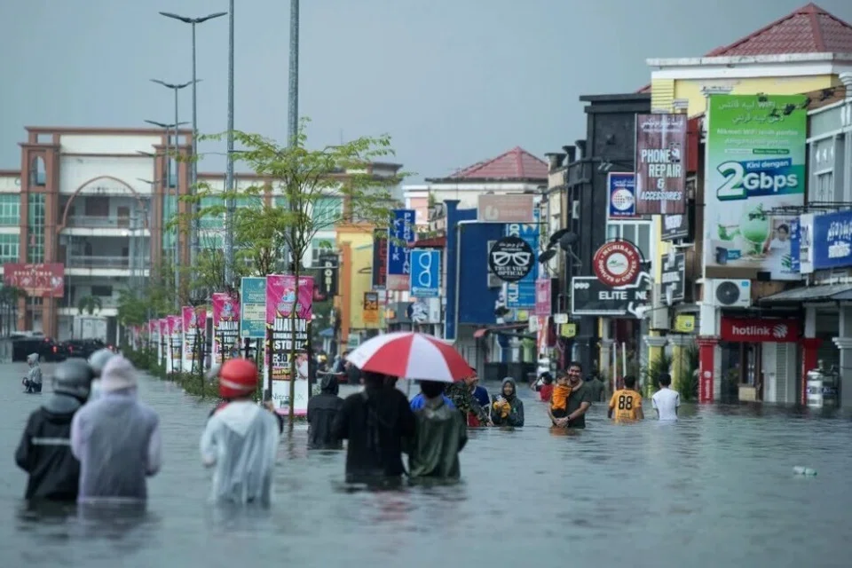 Keadaan banjir di Pengkalan Chepa, Kelantan, pada 23 November.
