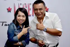 YAKIN POTENSI ANAK MUDA: Datuk Zainal Abidin gembira dengan prestasi cemerlang juara Big Stage (Musim Kelima), Nadeera Zaini, yang menjadi anak didiknya dalam program Mentor Legenda dan pernah tinggal bersama keluarganya.