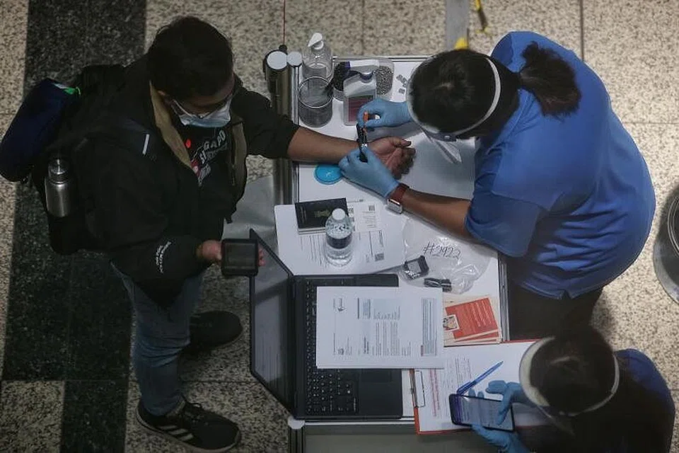 LAPAN INDIVIDU DISIASAT: Kerana kesalahan membuat pengesahan palsu berhubung dengan Notis Jangan Keluar Rumah (SHN), lapan individu yang kembali ke Singapura dari Korea Selatan dan Thailand bulan ini sedang disiasat. - Foto hiasan FAIL 