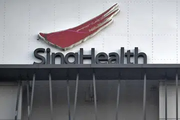 TINGKAT LAPORAN: Pesuruhjaya Keselamatan Siber dan ketua Keselamatan Siber Singapura, Encik David Koh, yang menggulung pembentangan Jawatankuasa Siasatan (COI) yang meneliti penggodaman data SingHealth telah kemukakan beberapa cadangan semalam. - Foto fail