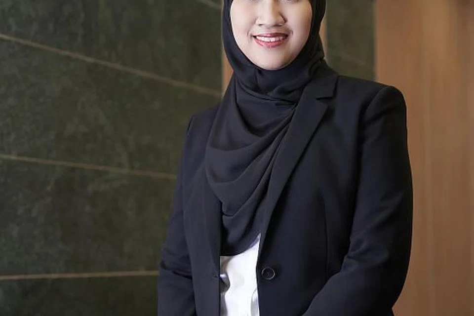 CIPTA SEJARAH: Cik Guy Ghazali akan menggantikan Ustaz Alfian Yasrif Kuchit sebagai Presiden Kanan Mahkamah Syariah. Beliau memulakan tugasnya pada 1 Oktober. - Foto MCCY