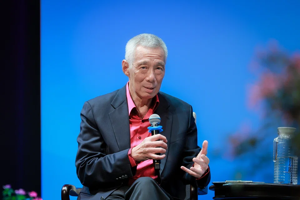 Menteri Kanan, Encik Lee Hsien Loong.