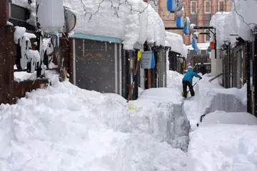 Salji tebal telah turut melanda bandar Obihiro di Hokkaido pada 4 Februari. Agensi Kaji Cuaca Jepun meramalkan keadaan salji lebat akan berterusan selama beberapa hari di wilayah lain yang terletak di sepanjang pesisir Laut Jepun. 