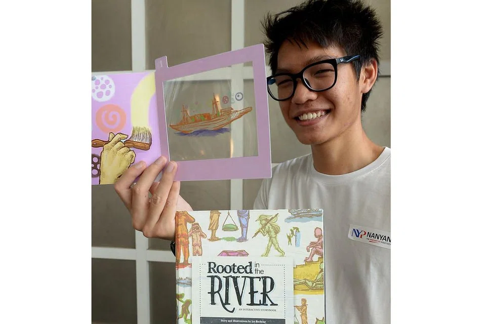 ILUSTRASI INTERAKTIF: Encik Izz Bachtiar Affandi memanfaatkan kemahiran melukis dan minat terhadap sejarah dalam buku Rooted In The River. - Foto TUKIMAN WARJI