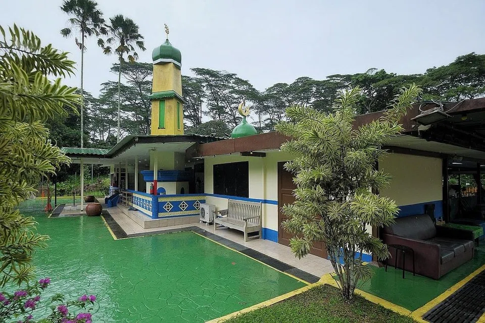 MASJID LAMA: Masjid Petempatan Melayu Sembawang adalah antara sembilan mercu tanda Jejak Warisan Sembawang. - Foto BH oleh GAVIN FOO