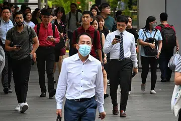 TIADA JAMINAN: Tiada formula yang dapat menjamin bahawa sistem Singapura sekarang akan terus berfungsi dengan baik bagi jangka masa panjang. Namun, apa yang boleh dilakukan Singapura ialah untuk memastikan ekonomi negara kekal stabil, warganya memiliki kemahiran dan kemahuan untuk bekerja keras dan bekerjasama, kata Encik Lee. - Foto ST