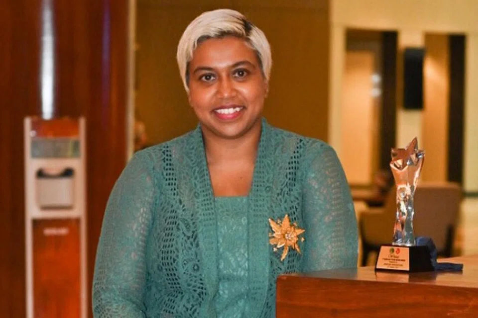 CIK SHEREEN AZIZ-WILLIAMS: Penerima Anugerah Ibu Muda Teladan 2022.