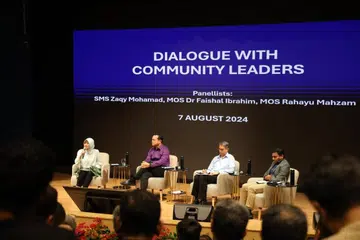 Panelis dialog bagi membincangkan isu yang menjejas landskap keselamatan Singapura anjuran Kementerian Ehwal Dalam Negeri (MHA) pada 7 Ogos, (dari kiri) Menteri Negara (Penerangan dan Pembangunan Digital merangkap Kesihatan), Cik Rahayu Mahzam; Menteri Negara Kanan (Pertahanan merangkap Tenaga Manusia), Encik Zaqy Mohamad; dan Menteri Negara (Ehwal Dalam Negeri merangkap Pembangunan Negara), Profesor Madya Dr Muhammad Faishal Ibrahim, bersama pengendali sesi itu, Penolong Profesor Dr Walid Jumblatt Abdullah daripada Sekolah Sains Kemasyarakatan di Universiti Teknologi Nanyang (NTU).