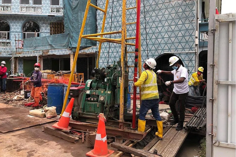 TUNGGU BANGUNAN BARU: Bagi memberi laluan kepada kerja-kerja naik taraf yang giat dijalankan kini, Masjid Malabar telah ditutup sebelum dibuka kembali sepenuhnya pada pertengahan tahun ini. - Foto-foto MASJID MALABAR