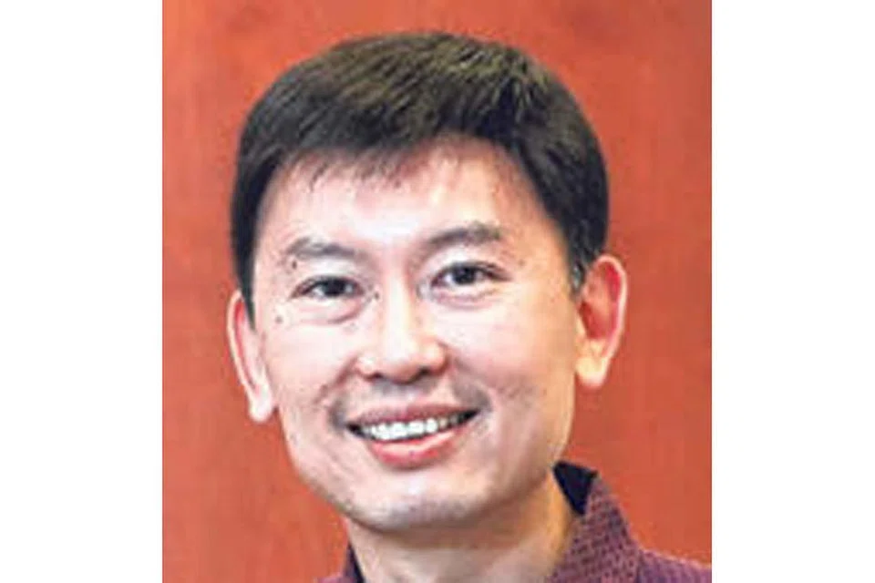 Encik Chee Hong Tat.