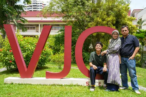 Ibu bapa Edel, Cik Intan Daulay dan Encik Azwarman, yang berasal dari Indonesia telah berpindah ke Singapura ketika Edel masih kecil untuk mengubah nasib kehidupan mereka. Pengalaman kehidupan itulah telah membakar semangat Edel untuk melakukan yang terbaik dalam apa jua bidang.