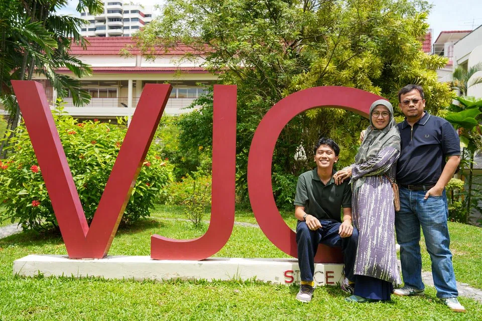 Ibu bapa Edel, Cik Intan Daulay dan Encik Azwarman, yang berasal dari Indonesia telah berpindah ke Singapura ketika Edel masih kecil untuk mengubah nasib kehidupan mereka. Pengalaman kehidupan itulah telah membakar semangat Edel untuk melakukan yang terbaik dalam apa jua bidang.