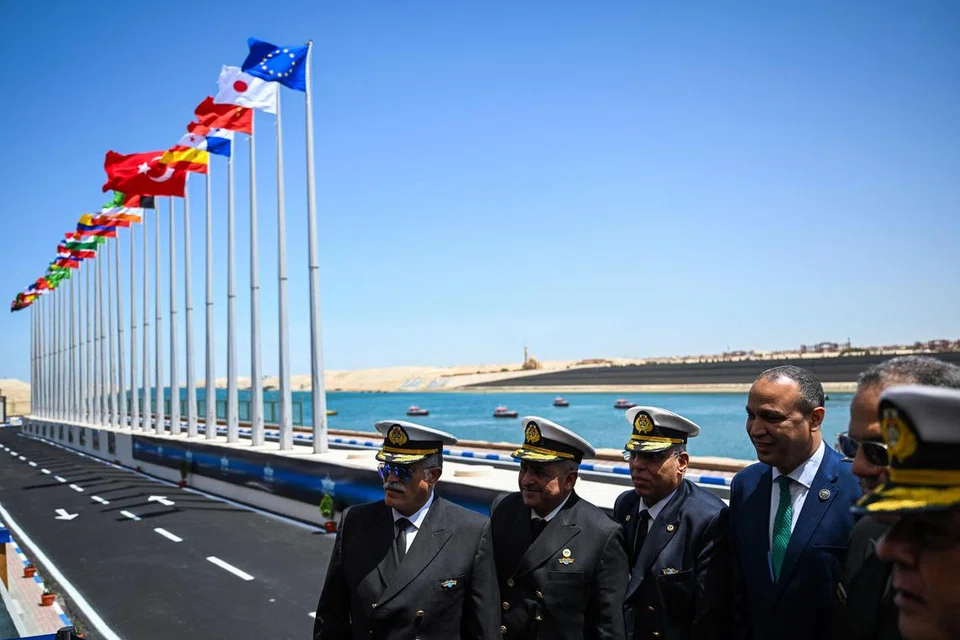 Terusan Suez, Mesir, UAE