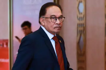 ISU KALIMAH ALLAH: Perdana Menteri Malaysia, Datuk Seri Anwar Ibrahim, bertemu Sultan Selangor pada Rabu untuk memberi taklimat mengenai keputusan kerajaan menarik balik rayuan terhadap keputusan Mahkamah Tinggi.