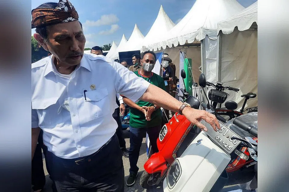 SELARAS AGENSI URUS PELABURAN: Tugas Encik Luhut ialah menyelaras agensi relevan yang menguruskan usaha membawa masuk pelaburan bagi menyertai projek di dalam dan sekitar Nusantara. - Foto fail