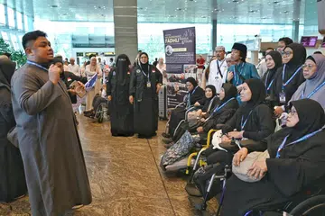 Muhammad Fadhli Travels & Tours menaja seramai 12 anggota Kumpulan Orang Cacat Singapura (KCMS) untuk mengerjakan umrah dari 7 hingga 15 Ogos. Pengarah urusan Muhammad Fadhli Travels & Tours, Ustaz Muhammad Fadhli Salib (kiri) memberi taklimat kepada jemaah semasa ingin berangkat di Terminal 1 pada 7 Ogos. 